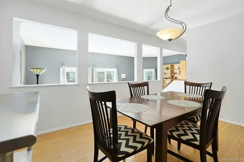 34 Village Green Bardonia NY 10954