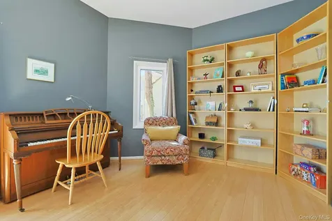 34 Village Green Bardonia NY 10954