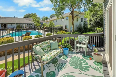 34 Village Green Bardonia NY 10954