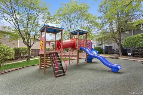 34 Village Green Bardonia NY 10954