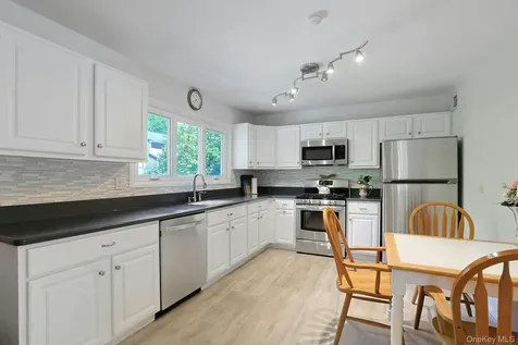 34 Village Green Bardonia NY 10954