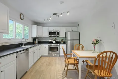 34 Village Green Bardonia NY 10954