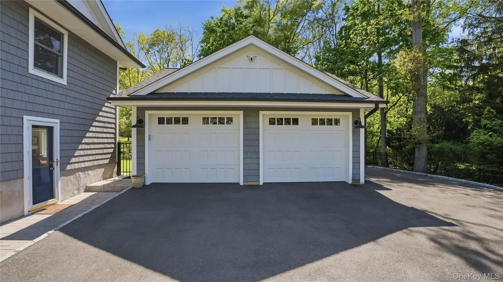 5 Canary Court Huntington NY 11743