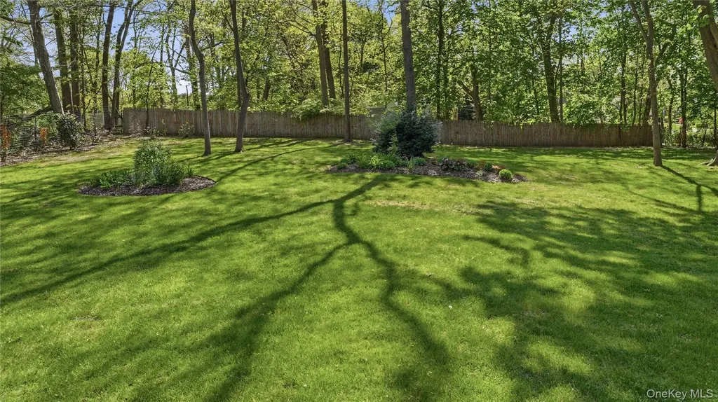 5 Canary Court Huntington NY 11743