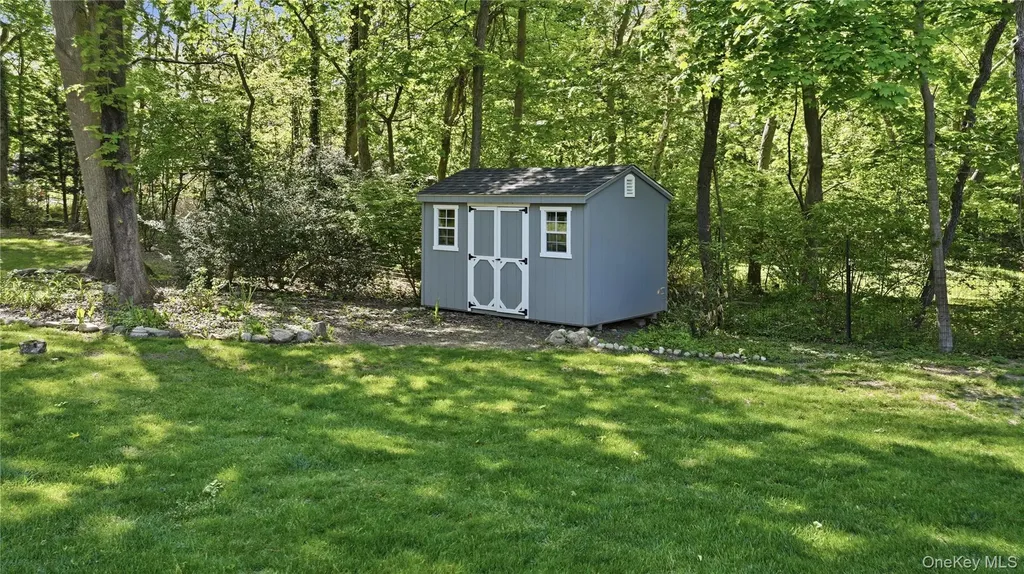 5 Canary Court Huntington NY 11743