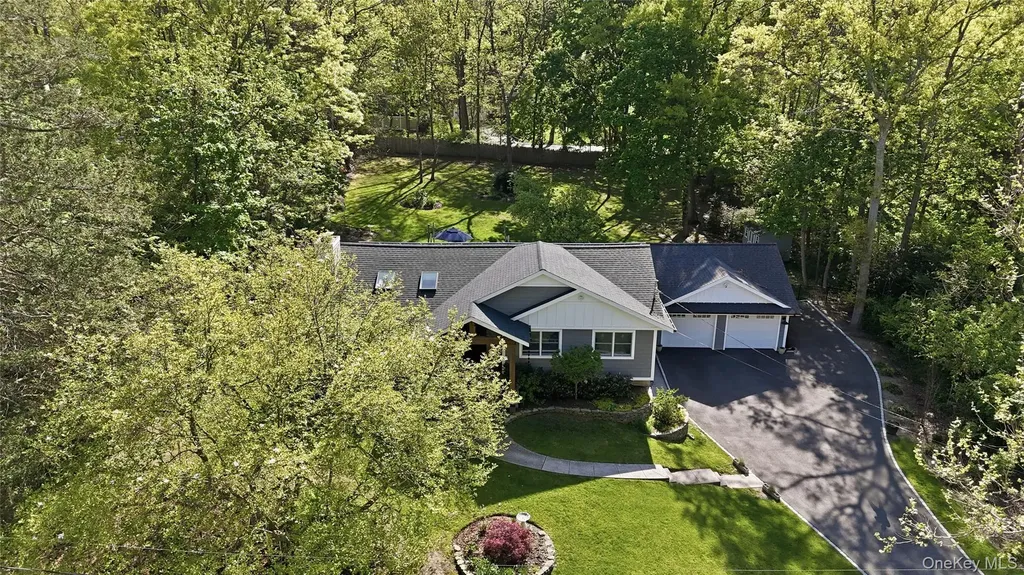 5 Canary Court Huntington NY 11743