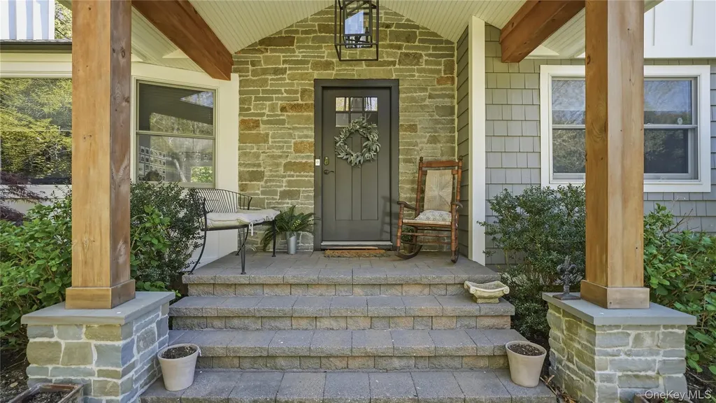 5 Canary Court Huntington NY 11743
