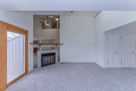 37 Rondout Harbor Port Ewen NY 12466