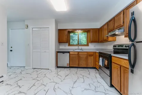 37 Rondout Harbor Port Ewen NY 12466