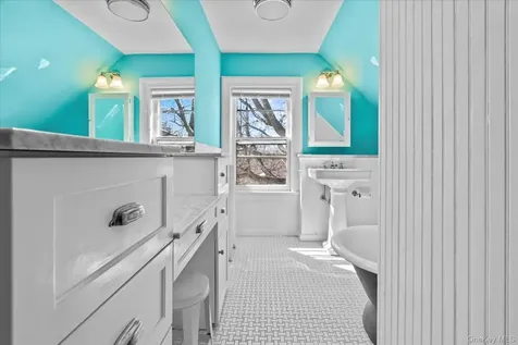 55-57 Chatsworth Avenue Larchmont NY 10538