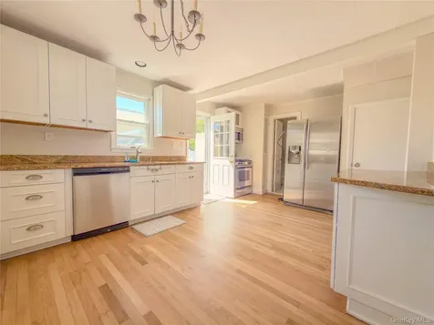 23 Garden City Avenue Point Lookout NY 11569