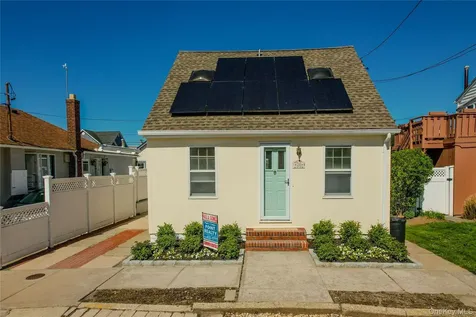 23 Garden City Avenue Point Lookout NY 11569