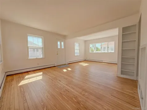 23 Garden City Avenue Point Lookout NY 11569