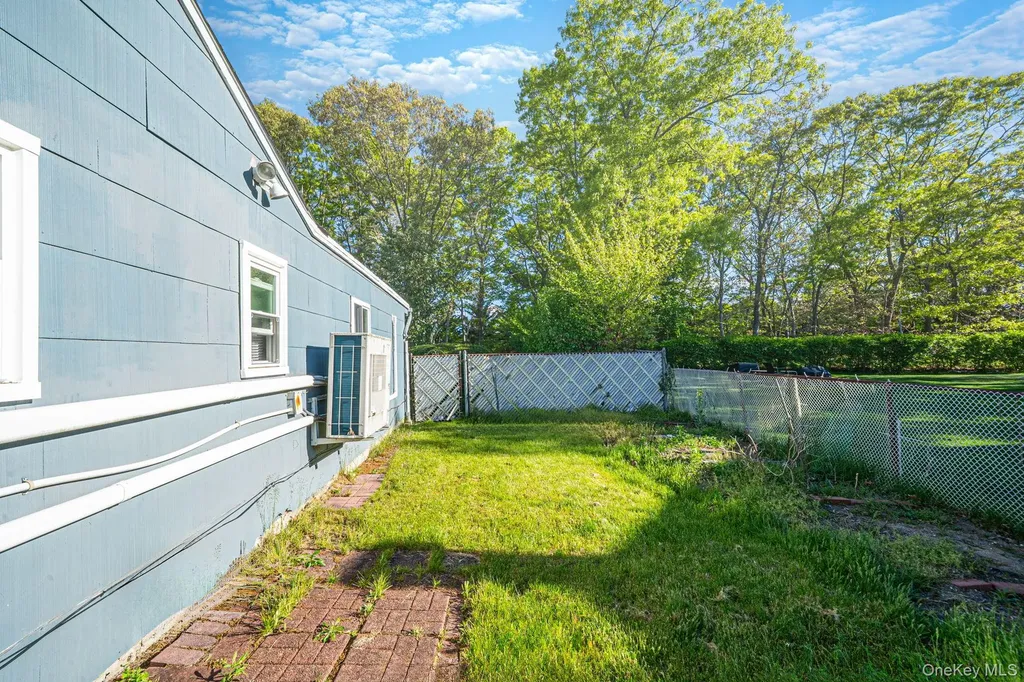 22 Anne Drive Selden NY 11784
