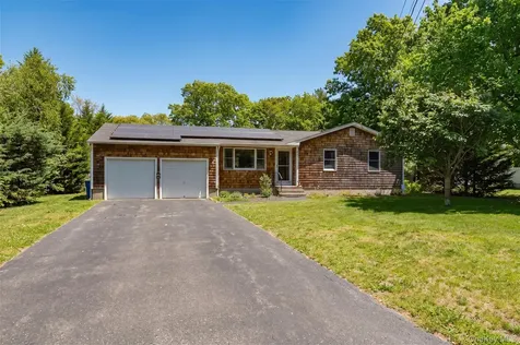 37 Crescent Bow Ridge NY 11961