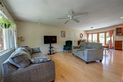 37 Crescent Bow Ridge NY 11961
