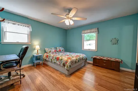 37 Crescent Bow Ridge NY 11961