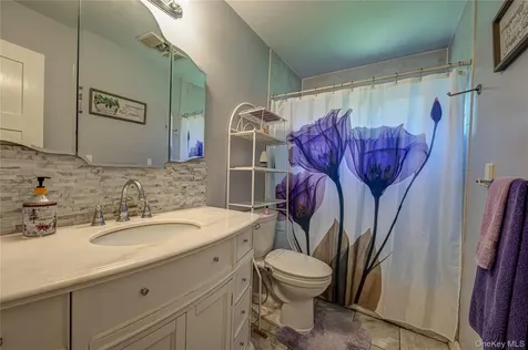 37 Crescent Bow Ridge NY 11961