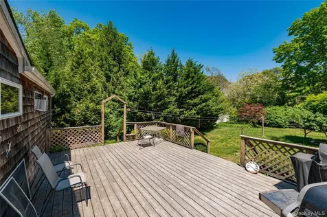 37 Crescent Bow Ridge NY 11961