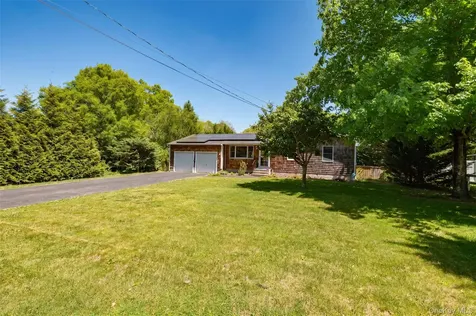 37 Crescent Bow Ridge NY 11961