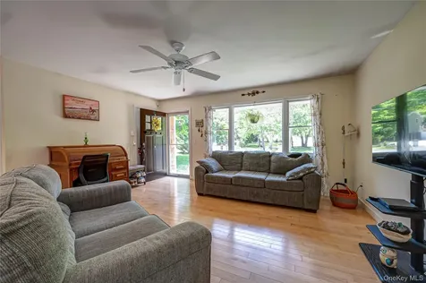 37 Crescent Bow Ridge NY 11961