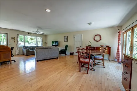 37 Crescent Bow Ridge NY 11961
