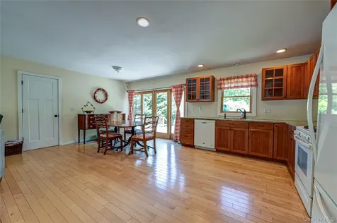 37 Crescent Bow Ridge NY 11961