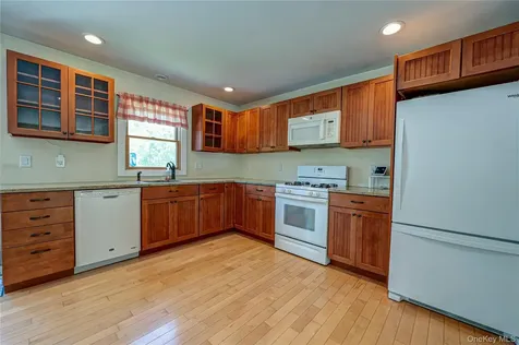 37 Crescent Bow Ridge NY 11961