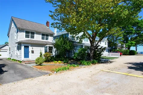 8 Revilo Road Bayville NY 11709