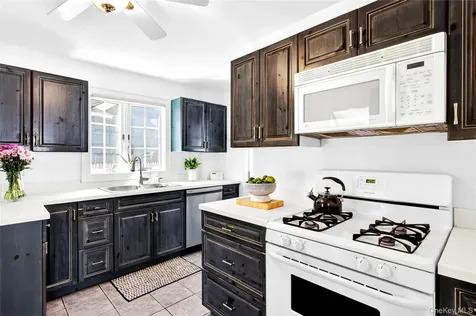 8 Revilo Road Bayville NY 11709
