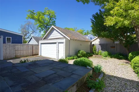 8 Revilo Road Bayville NY 11709