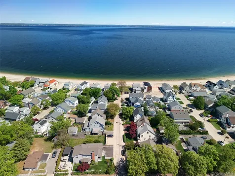 8 Revilo Road Bayville NY 11709