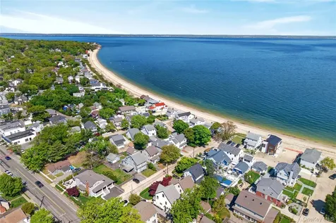 8 Revilo Road Bayville NY 11709