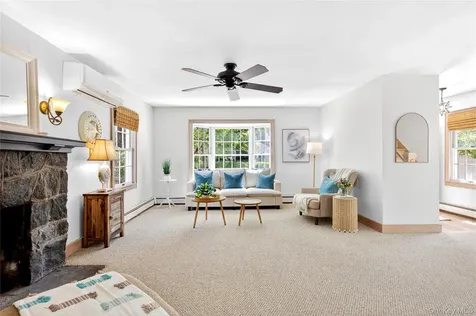 8 Revilo Road Bayville NY 11709