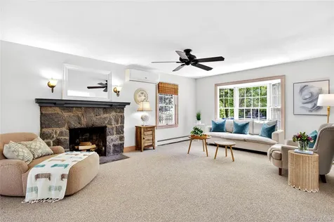8 Revilo Road Bayville NY 11709