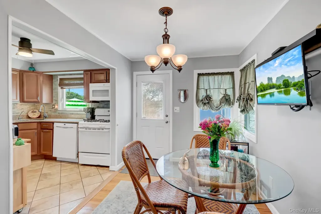 202 N Kings Avenue Massapequa NY 11758