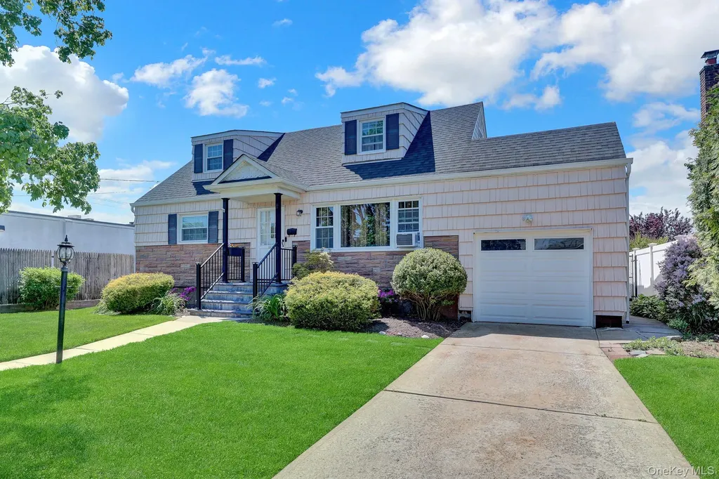 202 N Kings Avenue Massapequa NY 11758