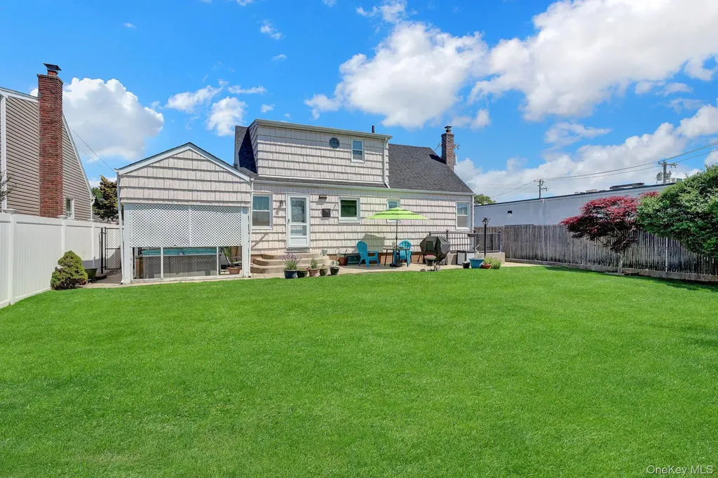 202 N Kings Avenue Massapequa NY 11758