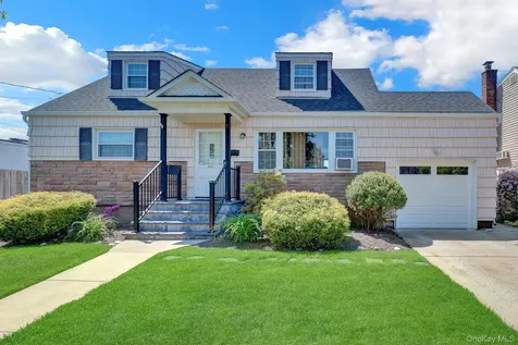 202 N Kings Avenue Massapequa NY 11758