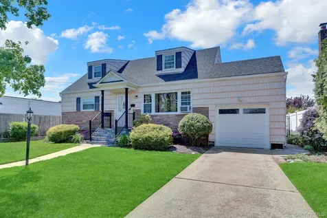 202 N Kings Avenue Massapequa NY 11758