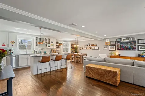 15 Lawrence Court Syosset NY 11791