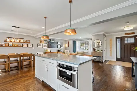 15 Lawrence Court Syosset NY 11791