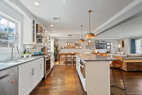 15 Lawrence Court Syosset NY 11791