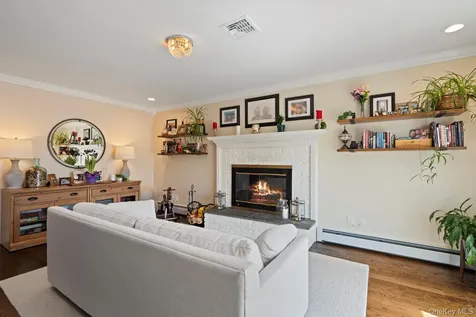 15 Lawrence Court Syosset NY 11791
