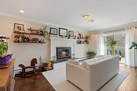 15 Lawrence Court Syosset NY 11791
