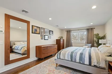15 Lawrence Court Syosset NY 11791