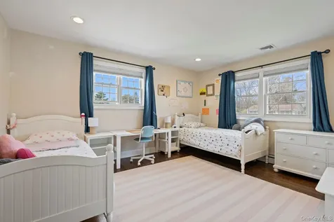 15 Lawrence Court Syosset NY 11791