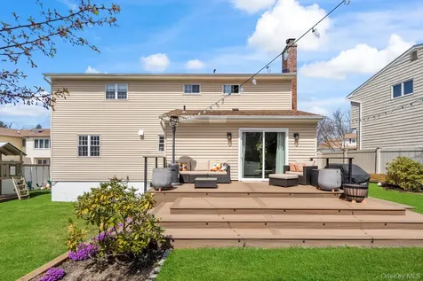 15 Lawrence Court Syosset NY 11791