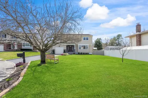 15 Lawrence Court Syosset NY 11791