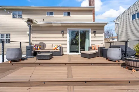 15 Lawrence Court Syosset NY 11791